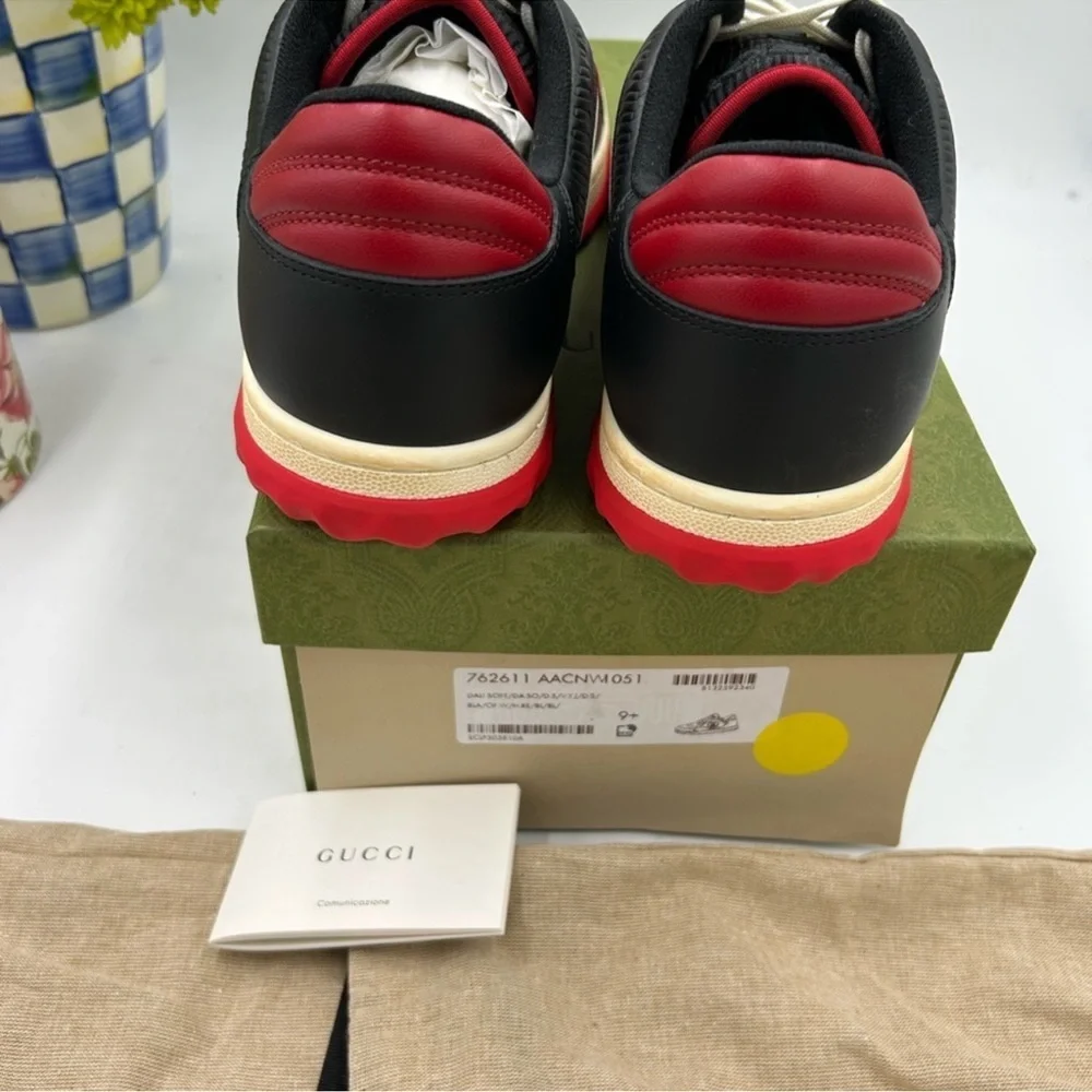 Men’s Gucci M•A•C low top leather sneakers size 9.5 it’s 10 US made in Italy